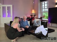 Fette blonde Hausfrau beim Ficken mit Stiefsohn